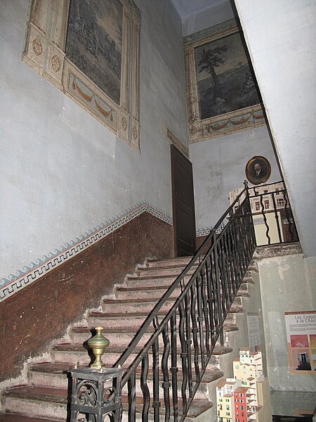 File:Hotel d'Adhémar de Lantagnac (stairs).jpg