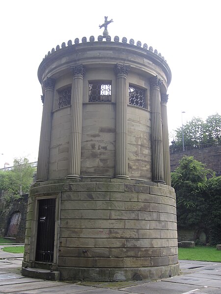 File:Huskisson Monument, Liverpool (6).JPG