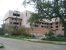 Former Sara Mayo Hospital building in Uptown New Orleans. JacksonAvIC17Sept2008FortyAbandoned.jpg