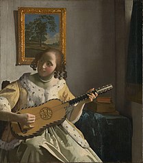 Une femme jouant de la guitare