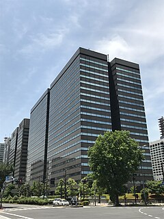 最高検察庁、東京高等検察庁、東京地方検察庁、東京区検察庁が入る中央合同庁舎第6号館A棟。法務省本省も同居している