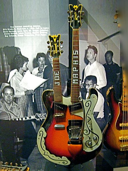 File:Joe Maphis double-neck guitar by Semie Moseley - Country Music Hall of Fame and Museum.jpg