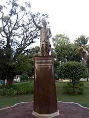 פסלו של וינאיק דאמודר סאווארקר (אנ')