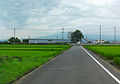 田圃の中にある入谷駅（2012年8月） - 写真右が橋本方面、左が茅ヶ崎方面。