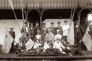 Członkowie KTW Konin przed przystanią około 1910