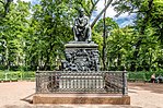 Thumbnail for File:Krylov monument in SPB 01.jpg