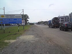 Tun Razak Highway (Federal route FT 12) runs from Segamat, Johor to Gambang, Pahang. Kuantan-highway.JPG