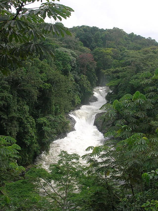 Cataratas de Cuá, uma cachoeira ao longo do Rio Cuá.