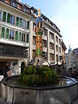 Brunnen mit Gerechtigkeitsstatue