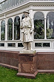 Carl Linnaeuksen patsas