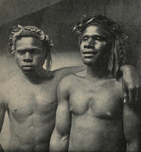 Loyalty Islanders employed as sailors on the New Caledonian coast