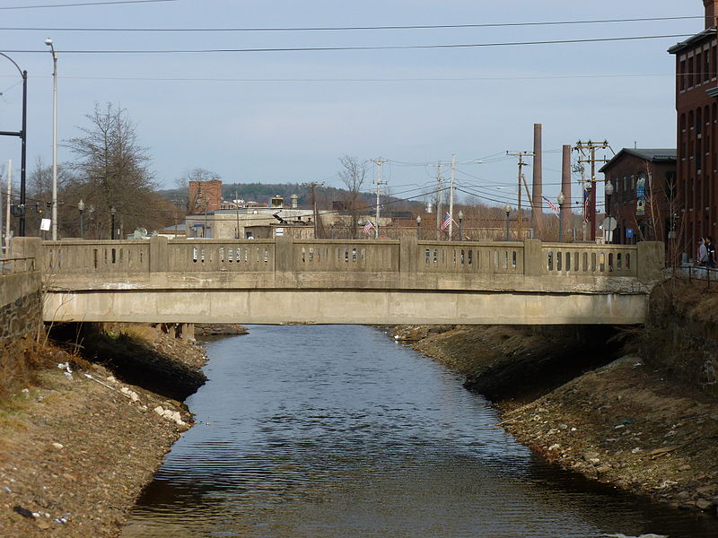 File:Lucchesi Memorial Bridge, detail; west side; Lawrence, MA; 2011-04-10.jpg