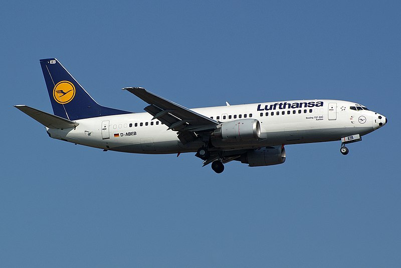 File:Lufthansa Boeing 737-330 D-ABEB "Xanten" soccer nose (25167992526).jpg