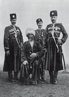 Officier et soldats kurdes des Hamidiés, Harry Finnis Blosse Lynch, London 1901.