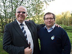 Milan Pešák (vlevo) se svým kolegou z Rady hlavního města Prahy Jiřím Janečkem na předvolebním mítinku v září 2010