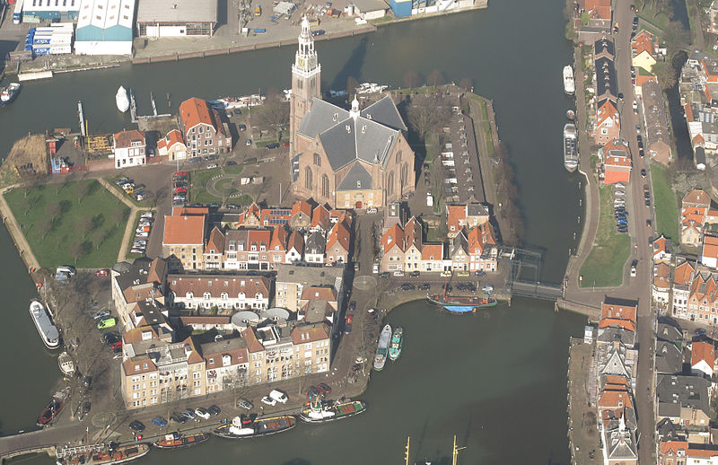 File:Maassluis, Kerkeiland met de Groote Kerk RM26609 foto4 2014-03-09 11.02.jpg