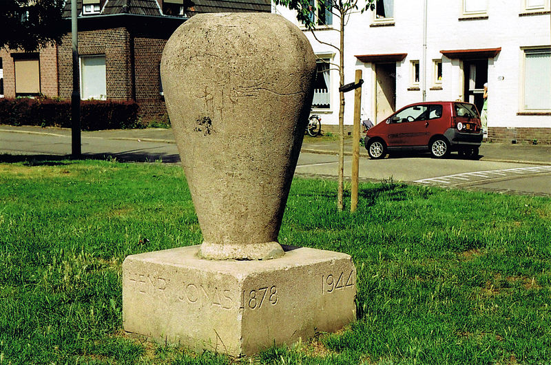 File:Maastricht 2007 17 Sculpture for Henri Jonas.jpg