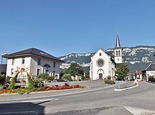 Mairie et église de Viviers-du-Lac (2016).JPG