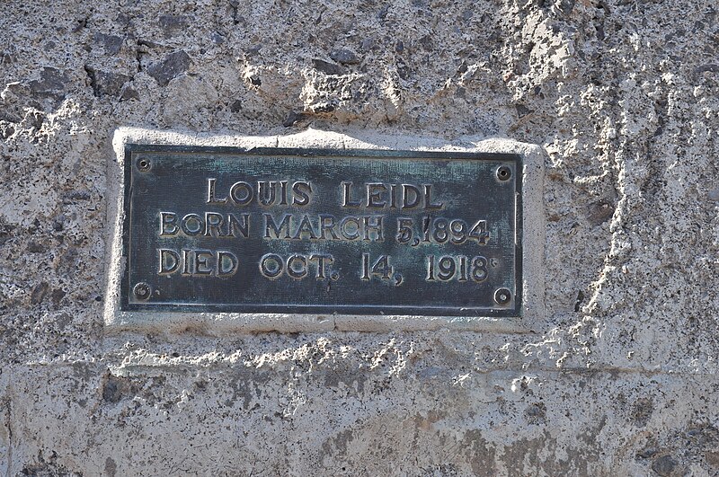 File:Maryhill Stonehenge - memorial plaque for Louis Leidl.jpg