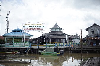 Masjid Baiturrahman di Tepi Sungai Kapuas