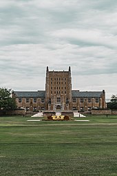 The McFarlin Library serves the University of Tulsa campus. McFarlin-Library-University-Of-Tulsa.jpg