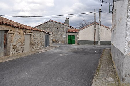 Mesegar de Corneja-puerta verde.jpg