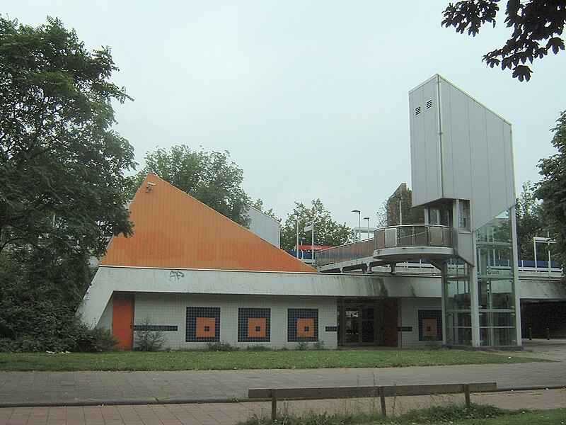 File:Metrostation Zalmplaat.jpg