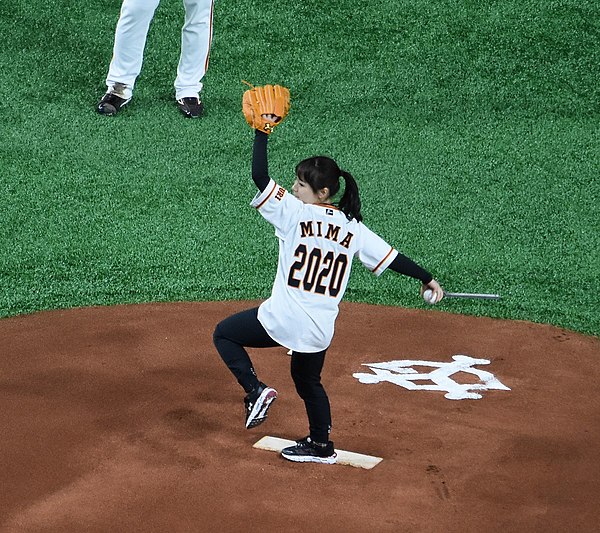 Mima Ito throwing the ceremonial first pitch, Yomiuri Giants vs. Hanshin Tigers, Tokyo Dome, 2 April 2019.