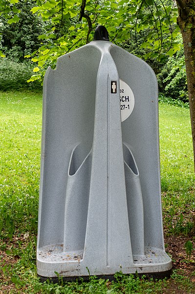 File:Mobile Pissoir an der Péitruss-102.jpg