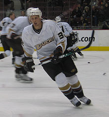 Moen as a member of the Anaheim Ducks Moen-turn.jpg