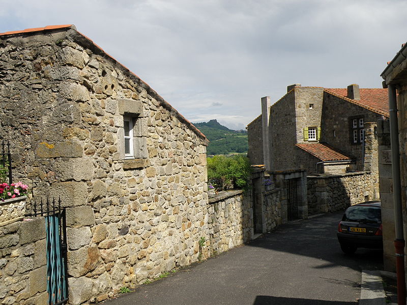 File:Montpeyroux Rue de la Grande Charreyre1.JPG