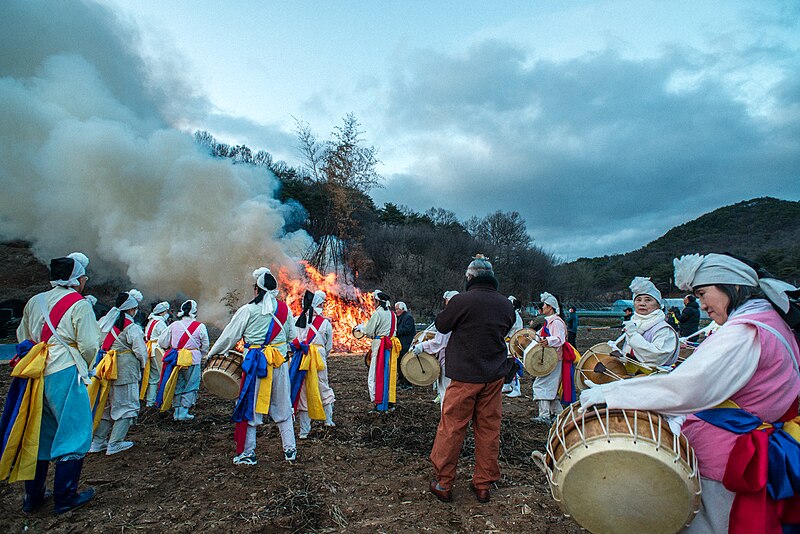 File:Moon-festival-daejeon PML5158-2.jpg