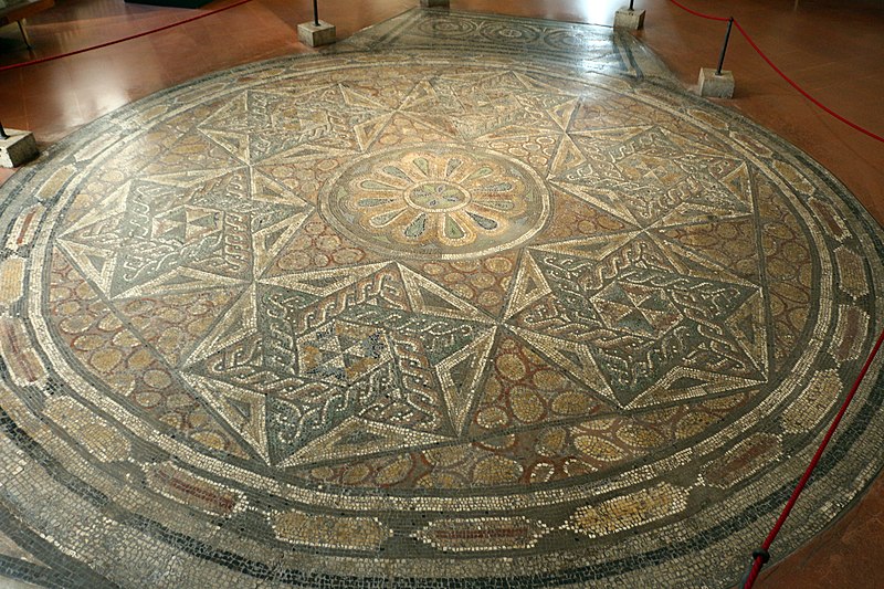 File:Mosaico dalle terme guarnacciane di volterra.JPG