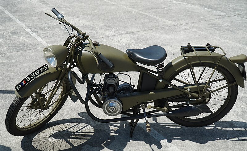 File:Moto peugeot 13169 Berry au bac.jpg