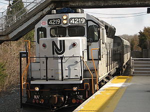 New Jersey Transit #4219 pulls Train #4616 int...