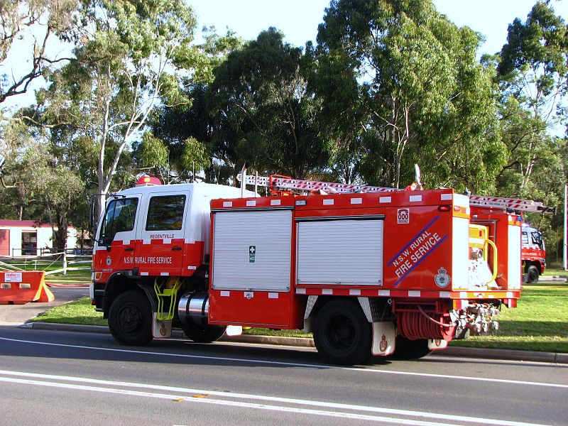 File:NSWRFS Hino 4x4 Regentville - Flickr - Highway Patrol Images (1).jpg