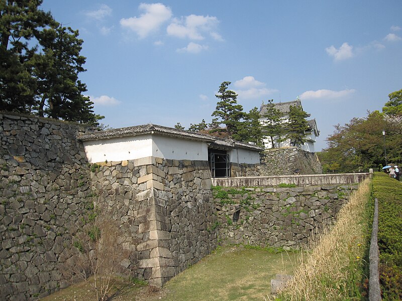 File:Nagoya Castle 2009 8.jpg