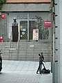 Català: A Narcís Oller. Pl. Narcís Oller (Barcelona). Escultor: Eusebi Arnau, signada. Instal·lació: Ignasi Sanfeliu, signada. Material: bronze sobre estructura d'acer corten (inicialment de pedra). Dedicat a l'escriptor Narcís Oller. 1934, en l'actual emplaçament des de 1942, pedestal de 1999. This is a photo of public art indexed in the cataloge Art Públic of Barcelona (Spain) under the code number 6003-1 (prefixed with territorial id: 08019/6003-1) Object location 41° 23′ 50.17″ N, 2° 09′ 20.23″ E  View all coordinates using: OpenStreetMap