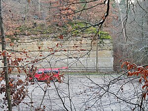 NSG Längenbühl: Former quarry with demolition wall.