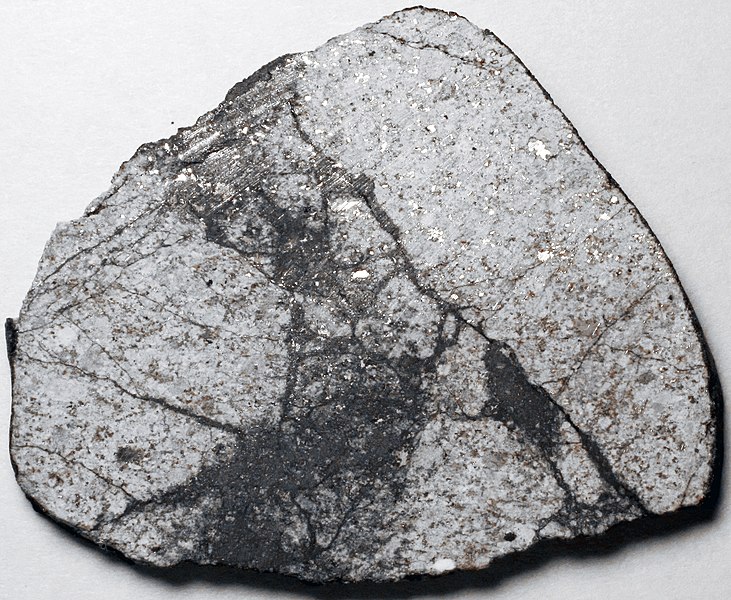 File:Ordinary chondrite (Viñales Meteorite) 23.jpg