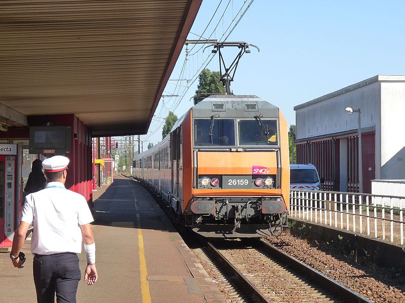 File:Orléans Gare Fleury les Aubrais 2016 1.jpg