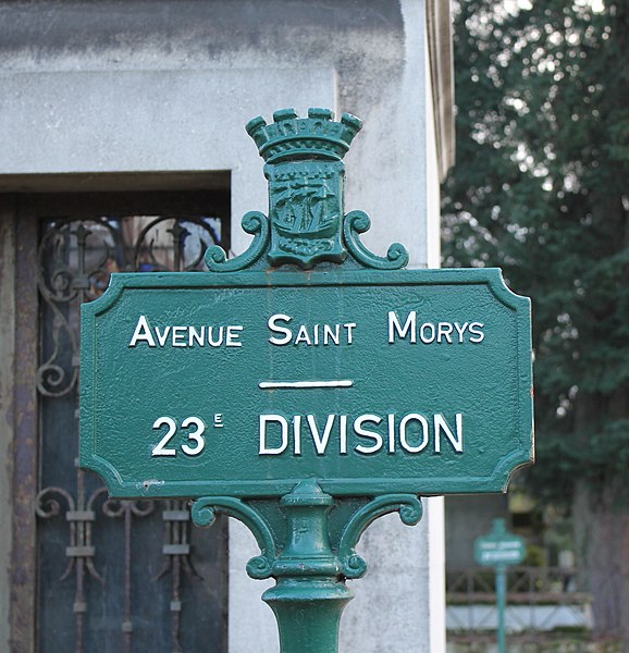 File:Père-Lachaise - Division 23 - avenue Saint Morys.jpg