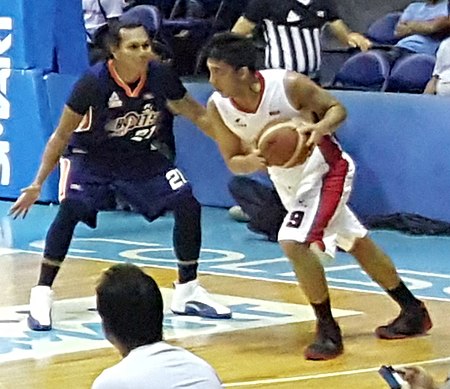 PBA - Meralco vs Alaska - Reynel Hugnatan - Meralco - 2016-0425 (26374089170).jpg