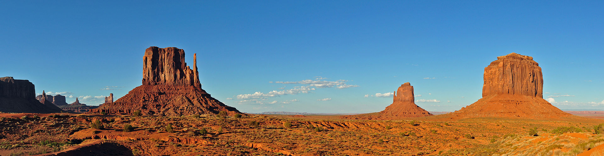 Panorama zoom Monument Valley - USA - Utah - Agosto 2011.jpg