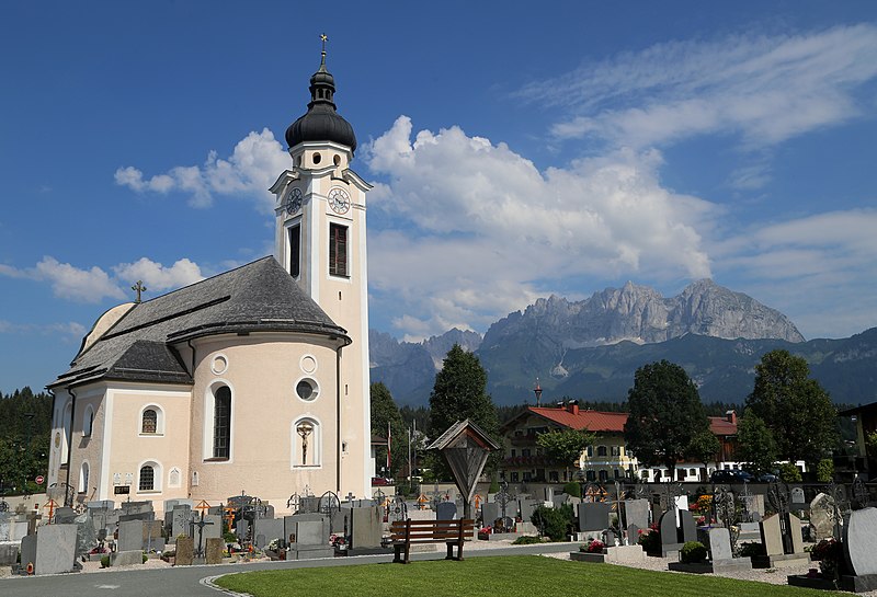 File:Pfarrkirche Sankt Philippus und Jakobus Oberndorf in Tirol-4.jpg