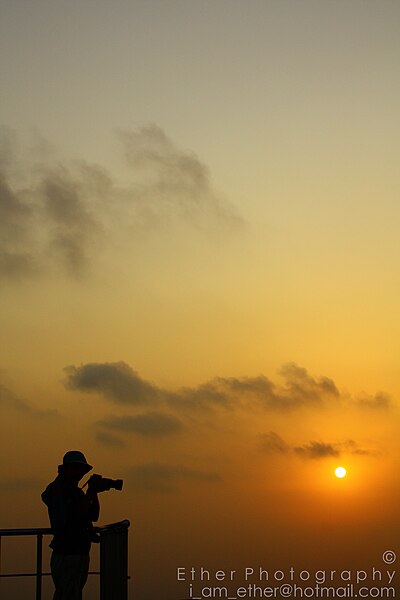 File:Photographer taking photo of Sunset at Bandaban (3641077216).jpg