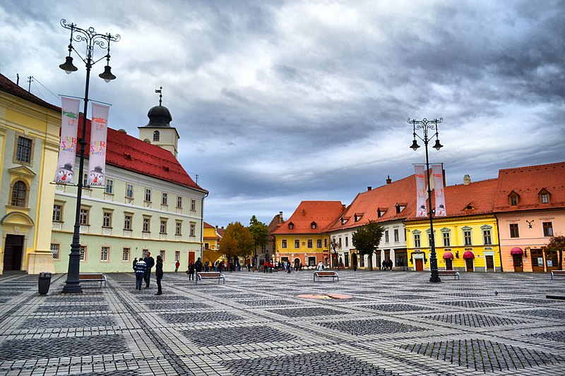 File:Piata Mare Sibiu - panoramio (5).jpg