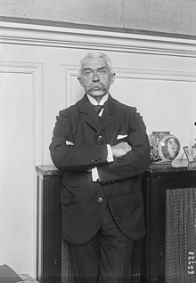 Pierre de Coubertin 1921 b.jpg