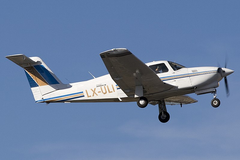 File:Piper PA-28RT-201T Turbo Arrow IV, Private JP6179314.jpg