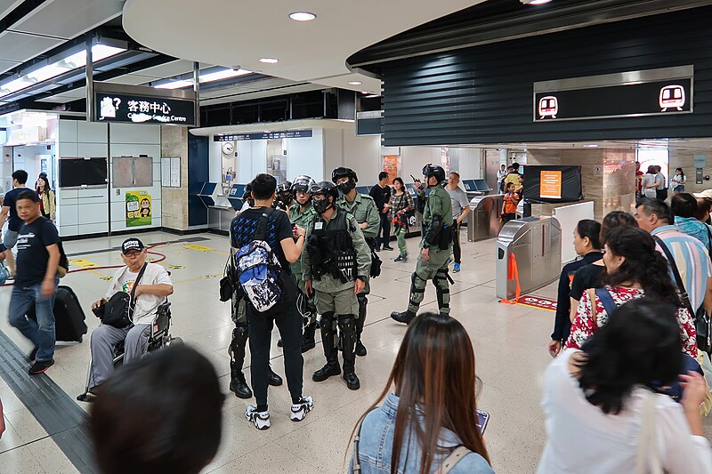 File:Police force inside Shatin Station 20191103.jpg